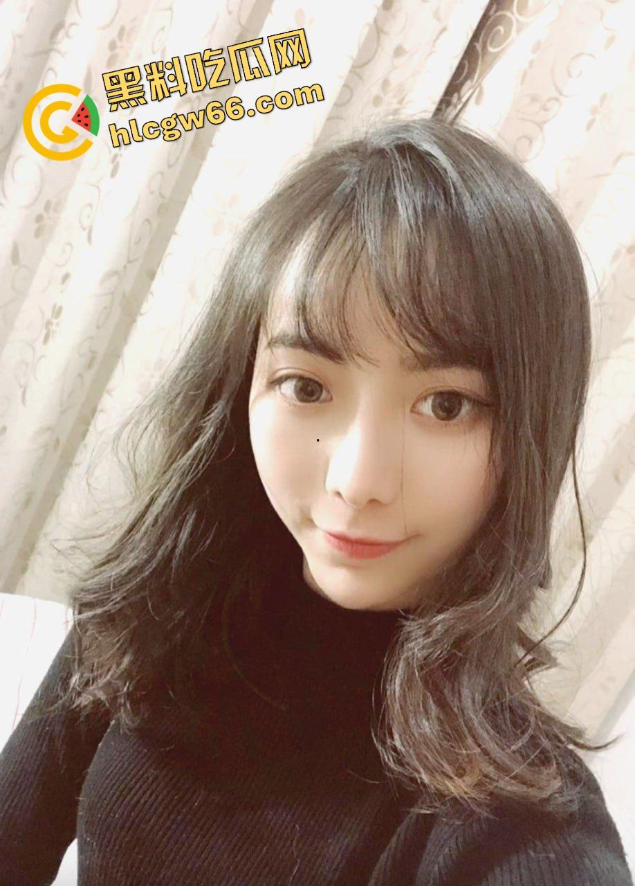 江西极品前台【林蒨】清纯脸蛋骚体质,洗完澡小穴乌得发紫,这骚逼摆明是被大鸡巴开过光!-1