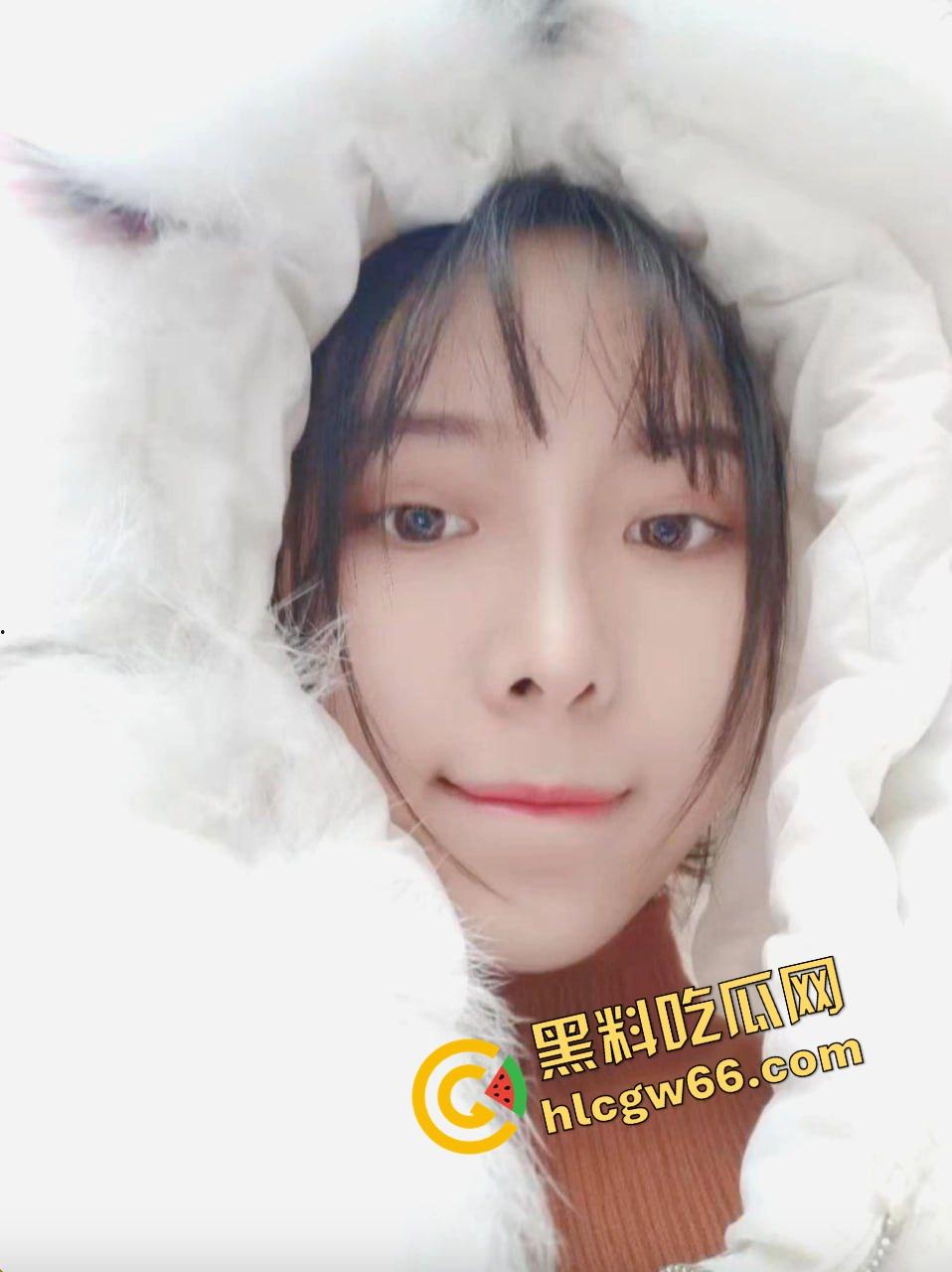 江西极品前台【林蒨】清纯脸蛋骚体质,洗完澡小穴乌得发紫,这骚逼摆明是被大鸡巴开过光!-4