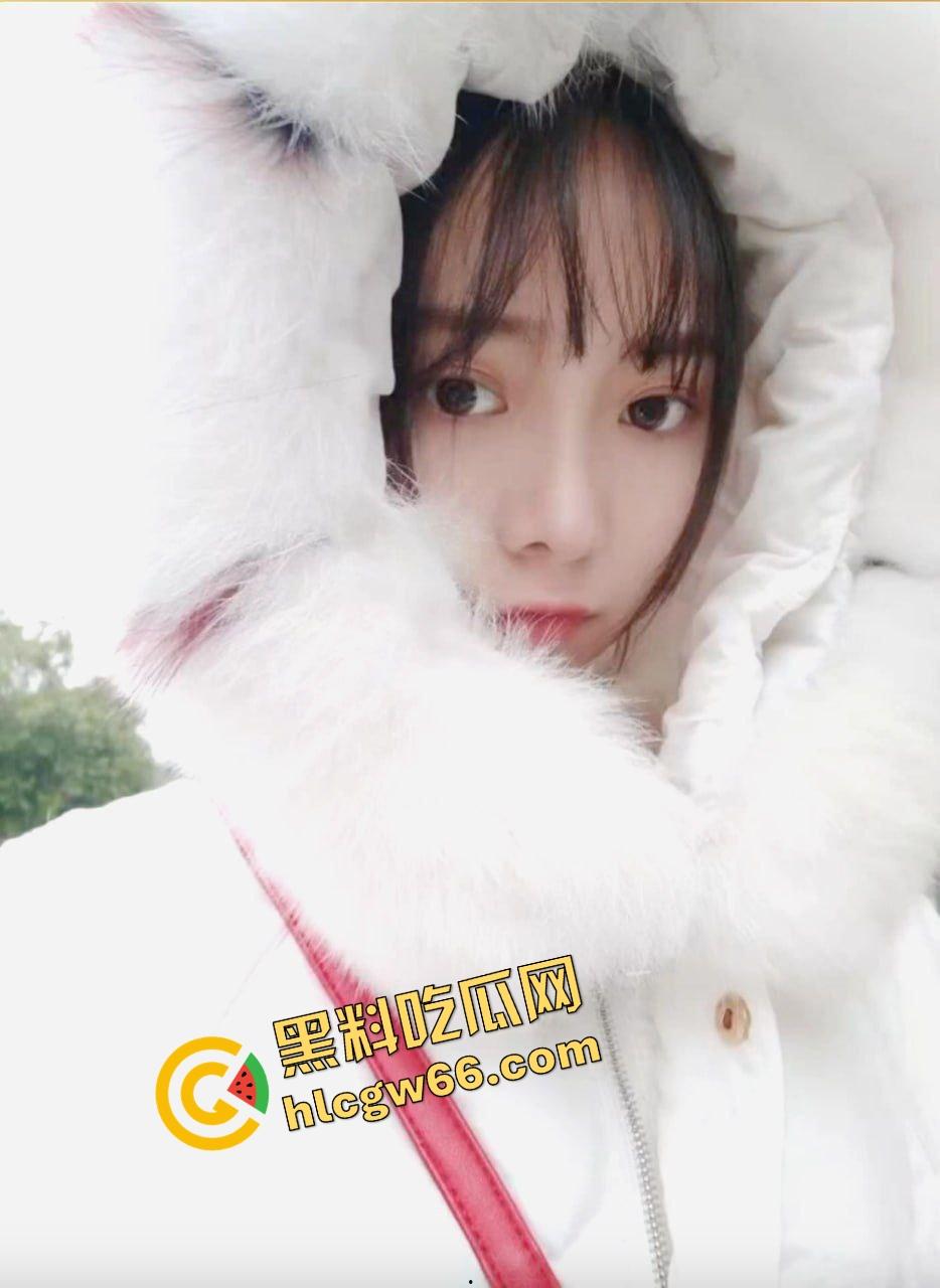 江西极品前台【林蒨】清纯脸蛋骚体质,洗完澡小穴乌得发紫,这骚逼摆明是被大鸡巴开过光!-6