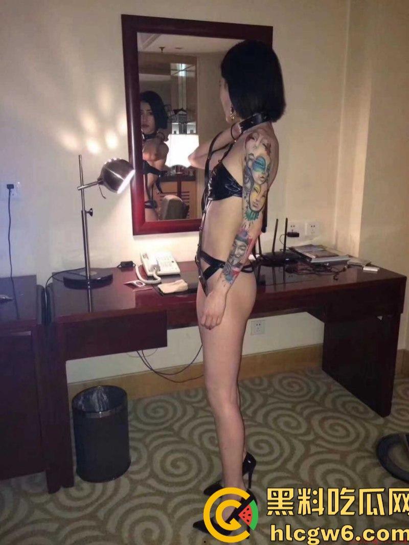 北京富婆贱母狗【汪丽颖】疾迷sm调教 激情邀请男人上门调教 主动舔脚操屁眼 聊天记录超骚!-14