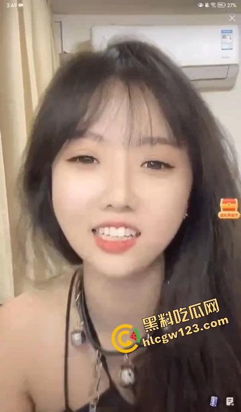 抖音主播『小苏苏』戴口球套狗链穿黑丝直播热舞，被举报下播，家人们刚硬，结果被狗逼毁了！-9