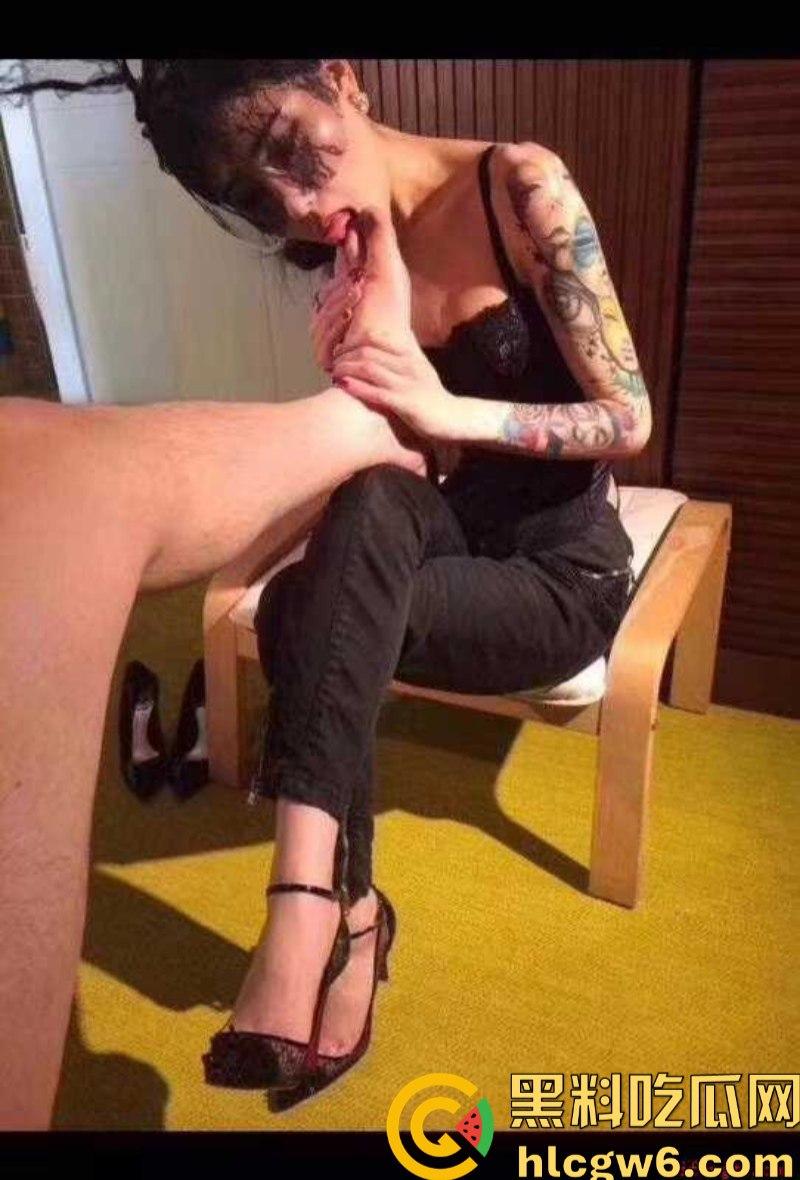 北京富婆贱母狗【汪丽颖】疾迷sm调教 激情邀请男人上门调教 主动舔脚操屁眼 聊天记录超骚!-15