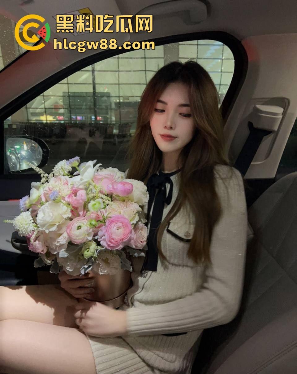 极品高颜值小母狗【黎欢欢】在高级私人餐厅玩露出 粉嫩的奶头 吃着主人的鸡吧，内容炸裂！-3