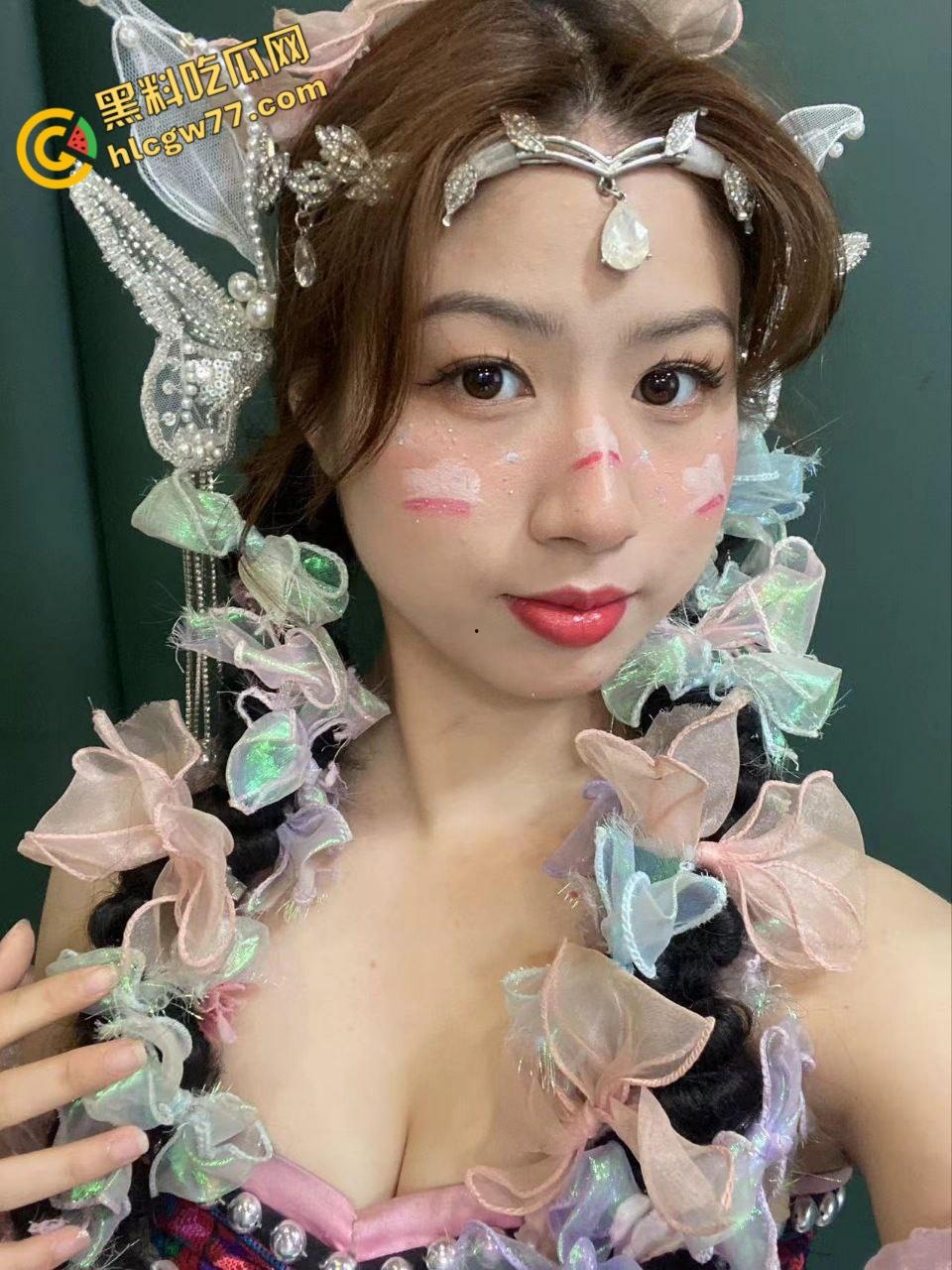 珠海幼师【刘欢欢】，野外露出粉鲍群P，SM调教淫叫震天，只为完成主人的任务!-4