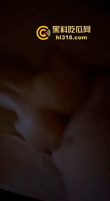 约炮抖音门槛姐【本少名唤小潼】反差巨乳大母狗,无套后入内射,现抖音账号以私密!-9