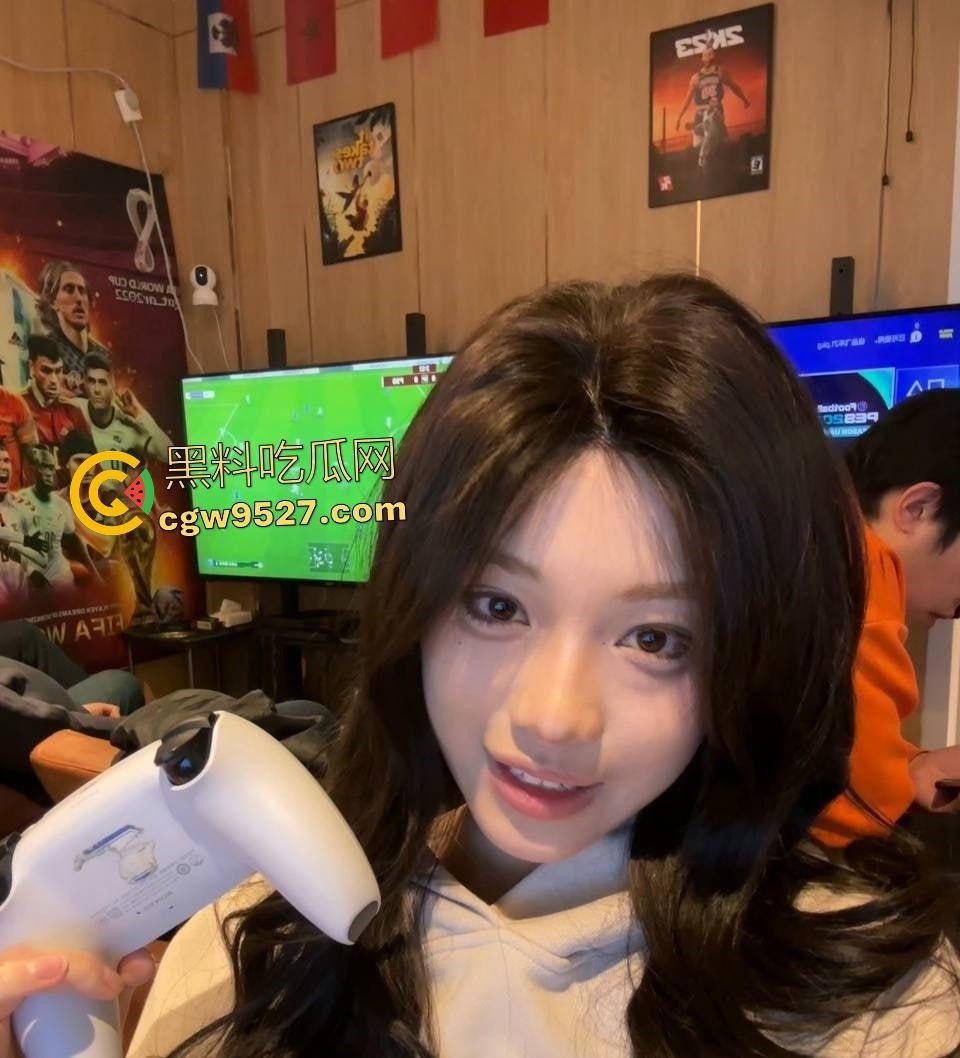 抖音网红【junia】，天津理工女大生齐婧煊，粉嫩骚穴骑粉色巨屌，插到白沫出来！-2