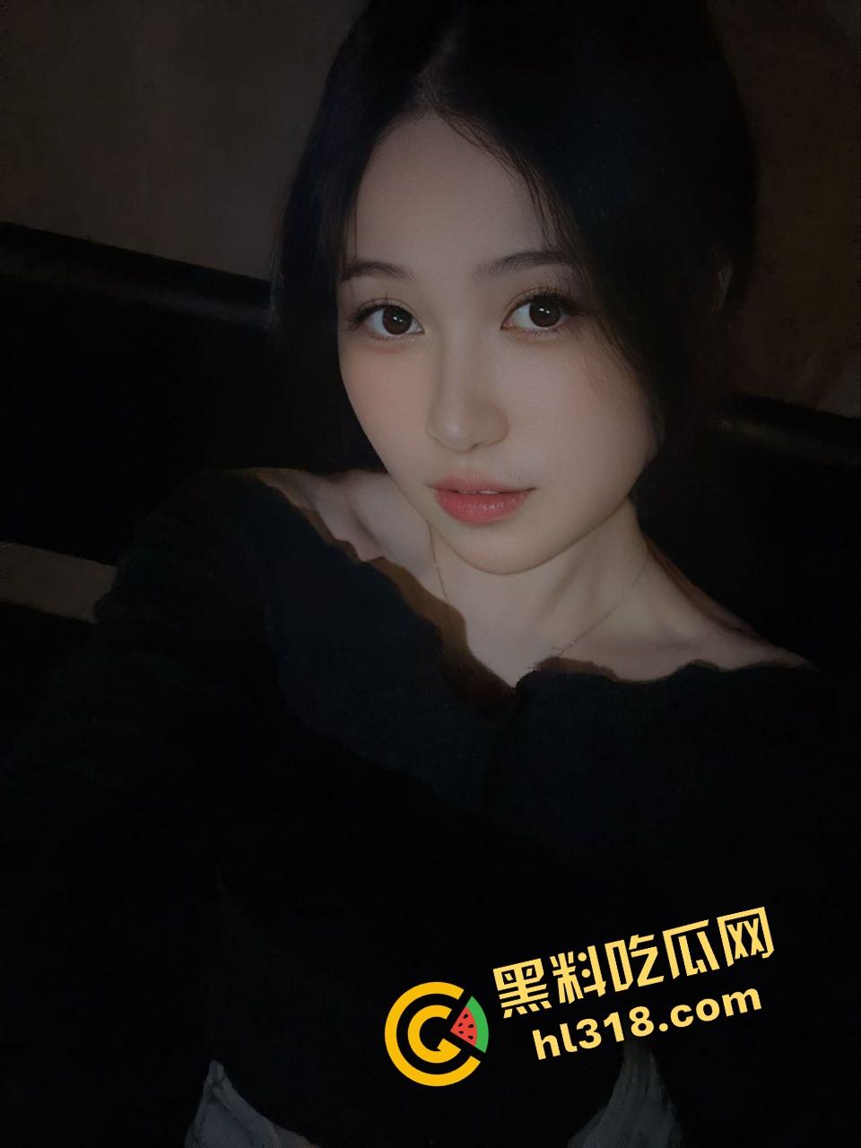 推特『LuckyDog7』巨乳蜂腰肥臀白虎妹,亲手调教成专属炮架,骚逼只为迎接主人的精液!-1