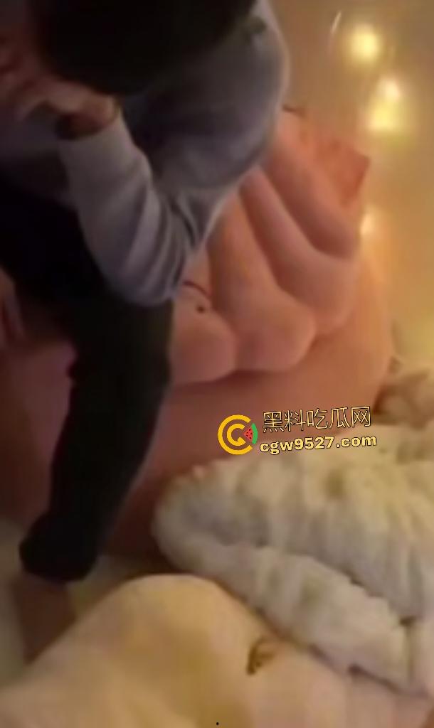 老公在家和妹妹乱伦被抓，老婆直接扇巴掌，还问喜欢乱伦怎么还和我结婚？这老妈还护着老妹生怕打死！-7