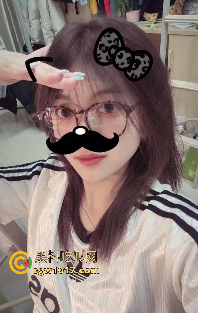 苏州大学学生会会长【李雯雯】不良视频曝光,宿舍发骚揉奶勾引,酒店深喉后入,这身材这颜值不知道的以为是外围呢!-1