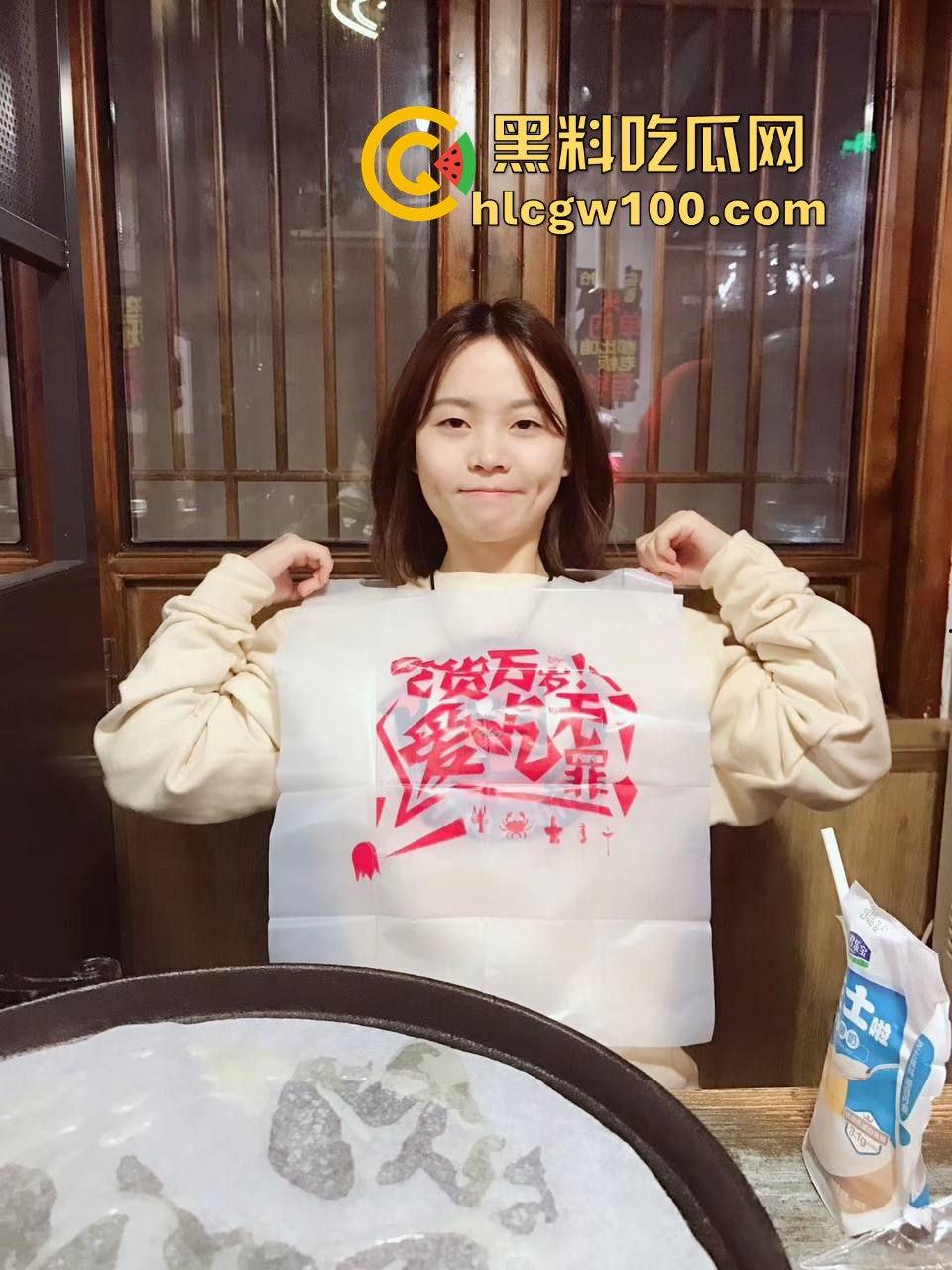 约炮微胖反差妹【周依依】性爱视频流出，肥美臀部被猛烈撞击，自动骑乘内射中出全过程堪比大片！-15