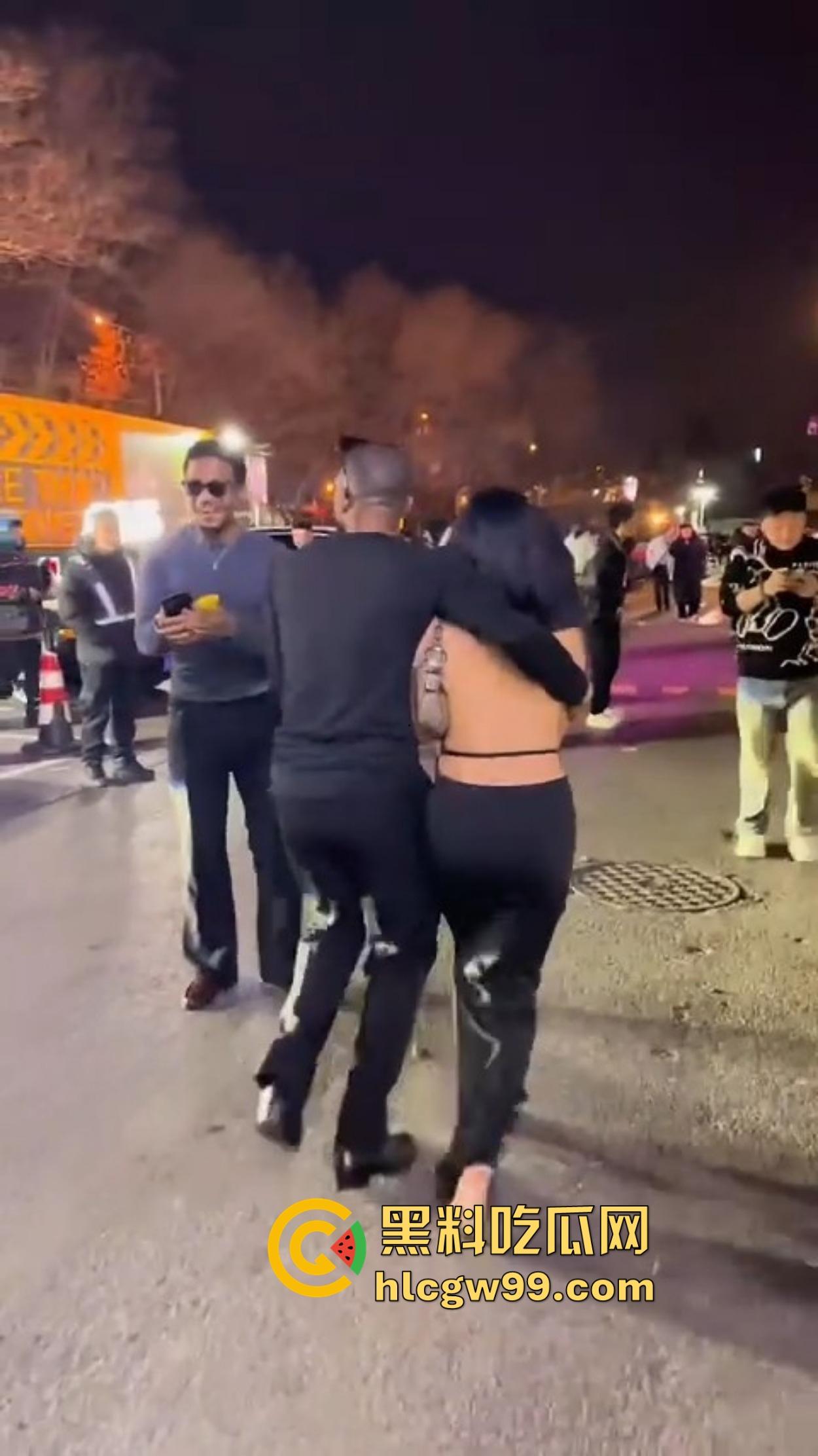 肤色不是问题,酒吧ezgirl女孩最爱吃巧克力鸡巴,巴西牛排逼免费送操,还能无套一发到底!-4