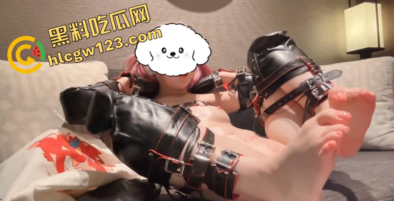 当馒头脸白虎逼撞上阿黑颜，骚得流油，就是不知道是真白虎还是剃过的，别等插进去才发现刺鸡巴！-14