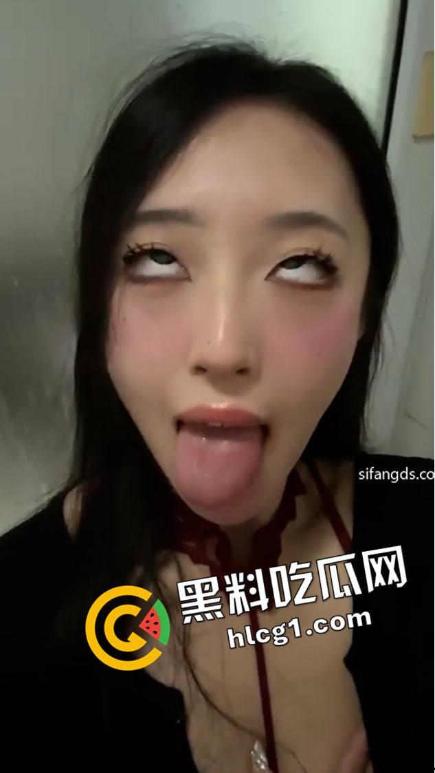 抖音网红【灌汤饱饱】大学生反差婊  阿黑颜露胸抠逼 榜一大哥付费福利流出-2