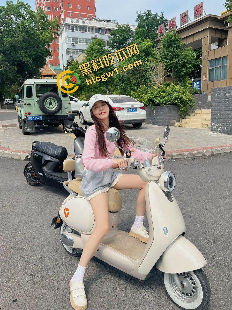 抖音带货小网红骚鸡『一只杨蹄』修长筷子腿甜妹 金链大哥花式后入！独家曝光流出！-4