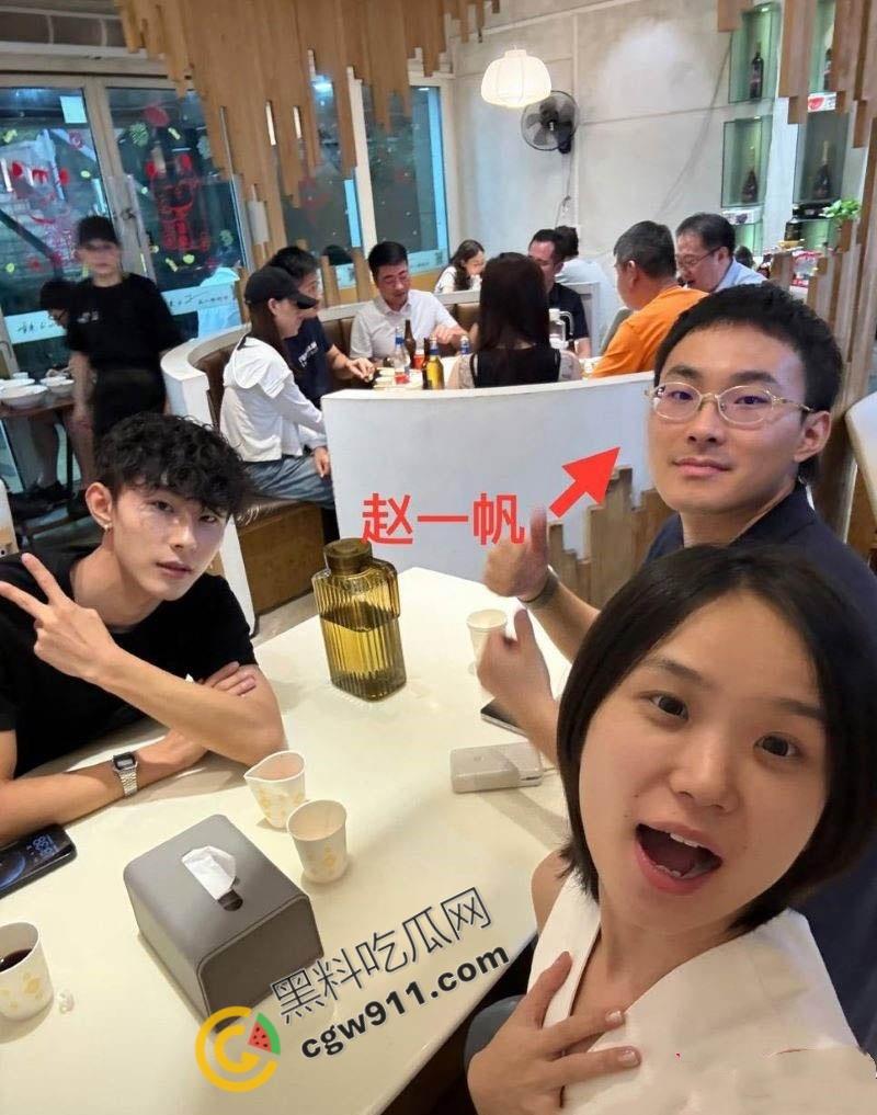 抖音网红【胡楚靓】出轨风波！男友醉酒威胁，私生活混乱大曝光，约炮视频疯传，网友惊呼：“超级心机婊”！-3