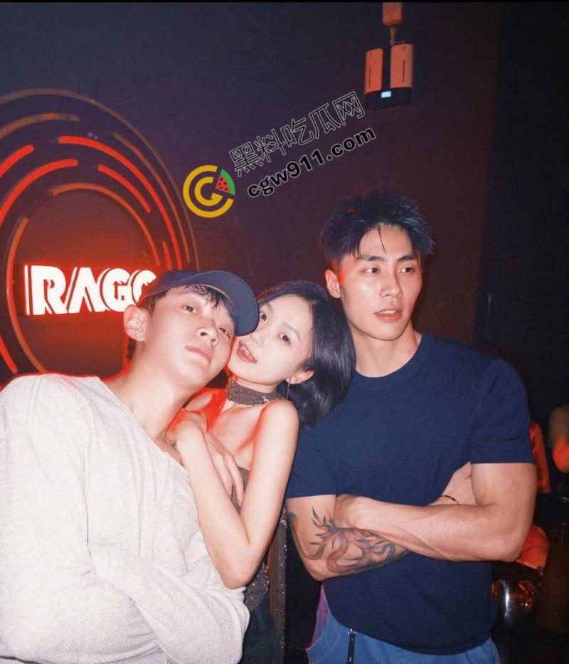 抖音网红【胡楚靓】出轨风波！男友醉酒威胁，私生活混乱大曝光，约炮视频疯传，网友惊呼：“超级心机婊”！-15