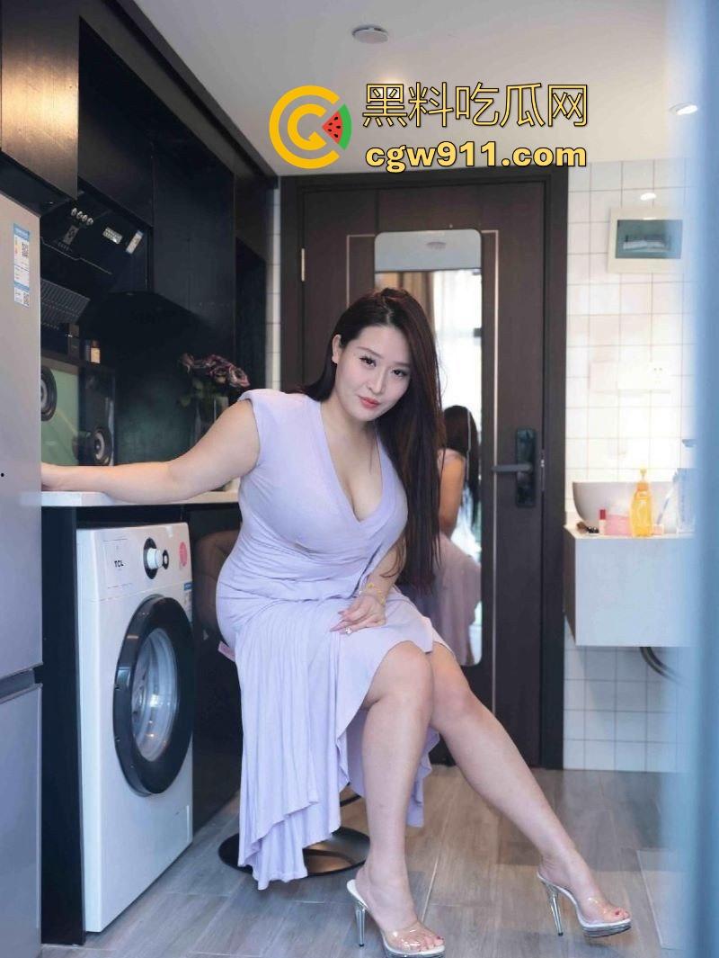 抖音巨乳网红【牛奶秋刀姨】全裸自慰诱惑，翘臀肉感诱人曲线玲珑，白虎嫩穴光滑无毛紧致，反差尤物身材撩到窒息！-5