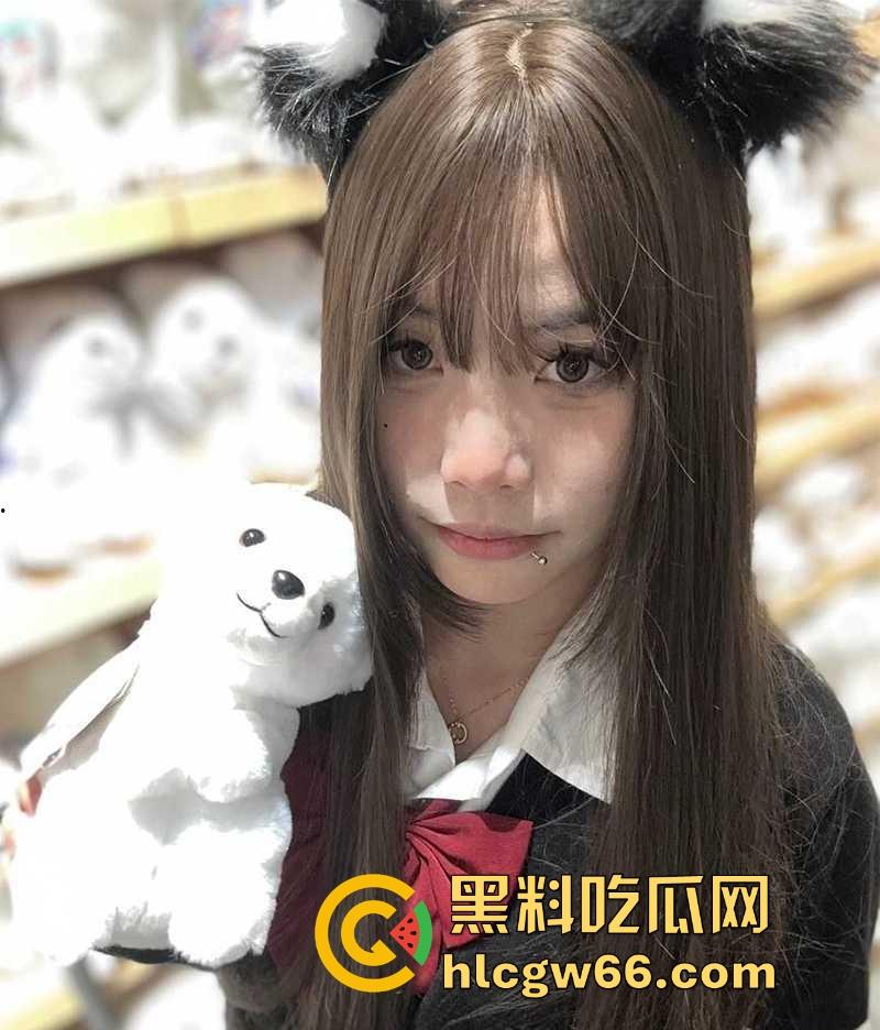 广东小伙玩王者荣耀 偶遇职校00后骚媚母狗 一天拿下骑脸操嘴 后入灌精！-1