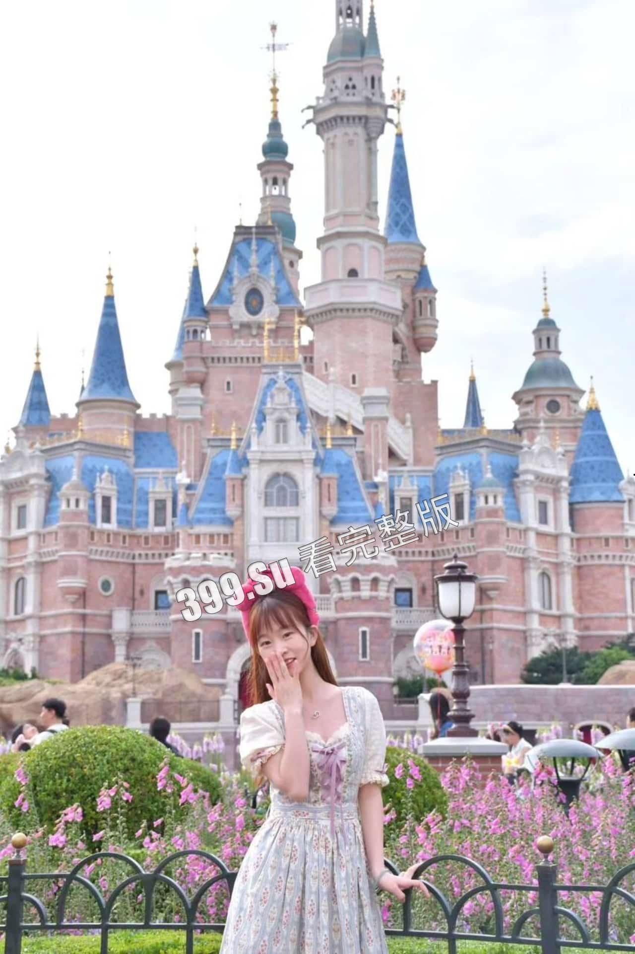 上海旅游高等专科学校 酒店管理专业 苏小萌 酒后跟炮友约炮3p  被男友发现带绿帽  直接爆出不雅视频-1