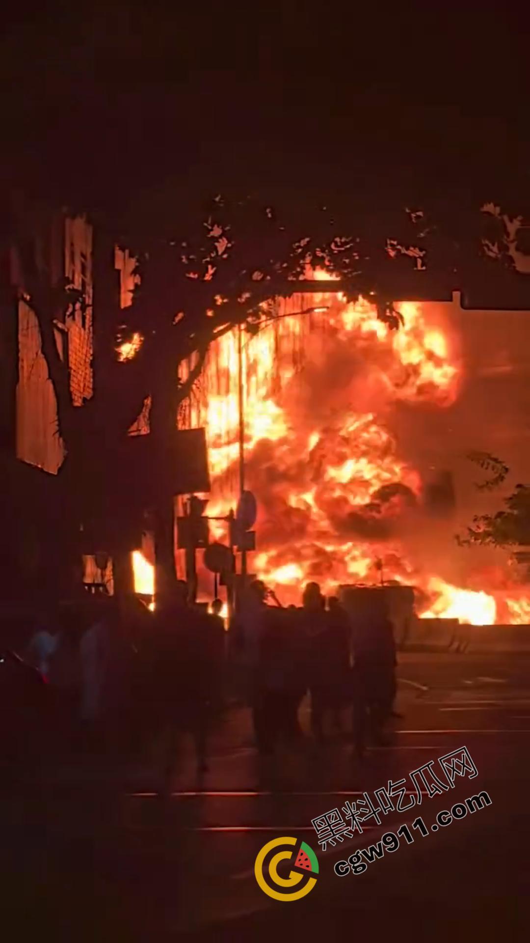 广州白云区货车爆炸险酿惨剧！滔滔大火，硝烟弥漫，爆破连连，现场独有的耀眼与震撼，不容错过-6