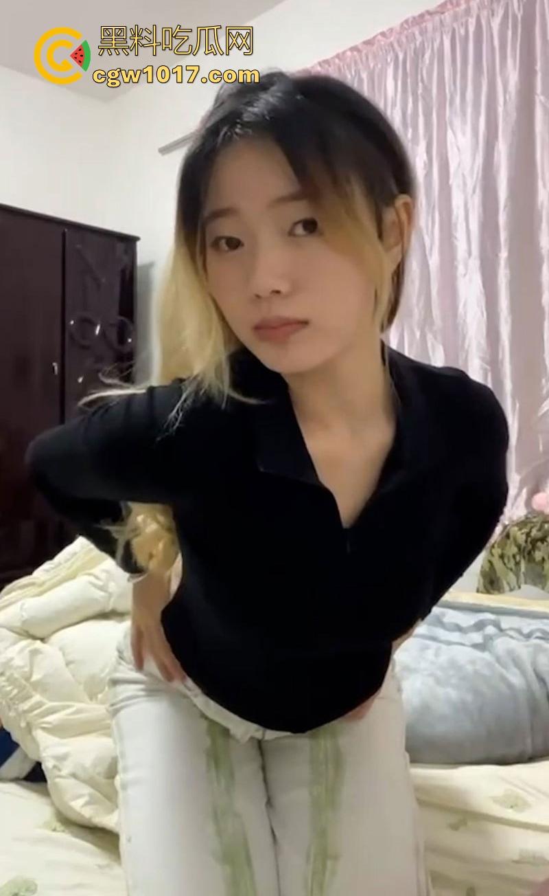 广西大学清纯大一女大【叶雯雯】可爱学妹露脸自慰，私下无比风骚，粉嫩小穴被男友爆操到合不拢！-2