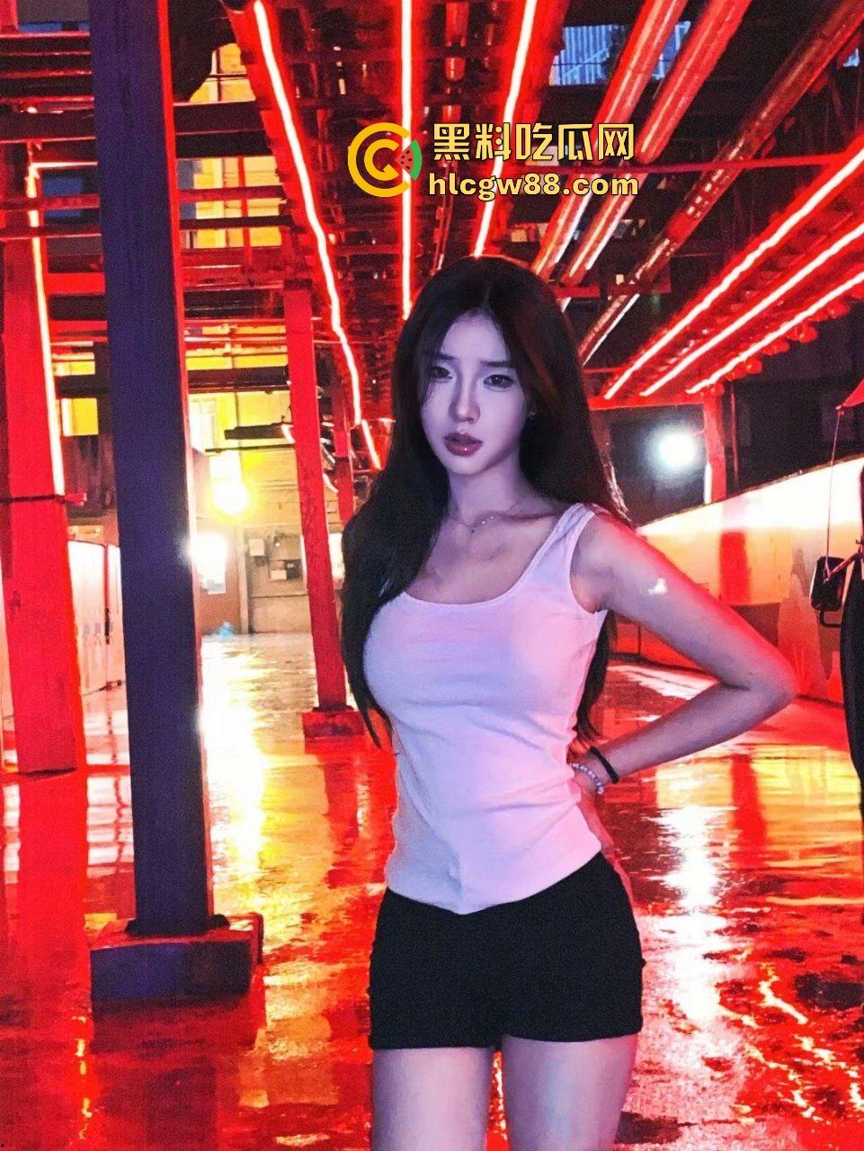 抖音美艳御姐骚鸡【917】长期约炮土豪大哥白浆泛滥成灾，拽着头发不停深喉口爆求饶喊不行！-3