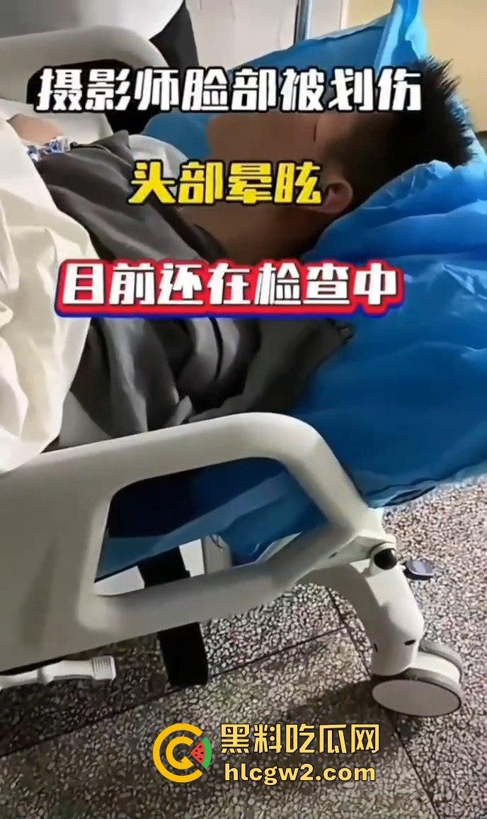 福建展会打假博主直接被商户群殴！摄影师惨成出气筒，头破血流真就惹了谁都不好过！-12