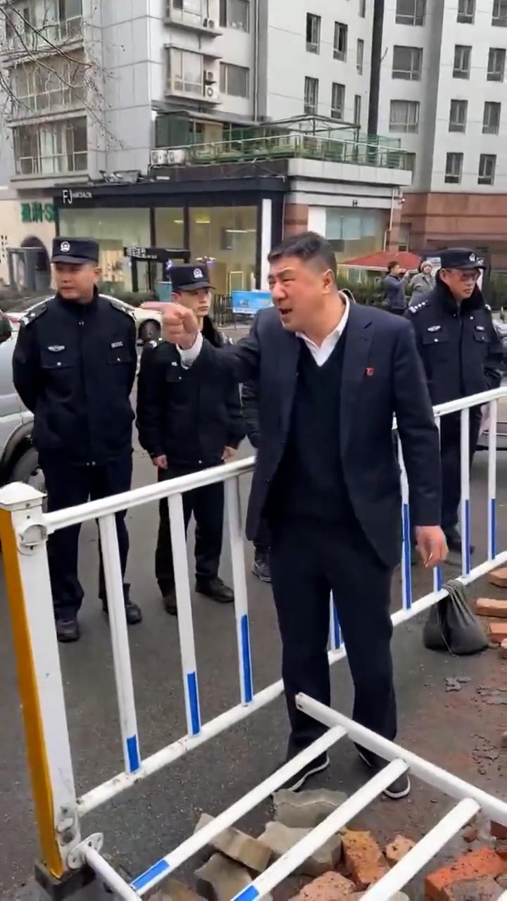 全网封禁!青岛北海违规圈地 领导威胁市民要将其活埋 被封禁视频流出-2