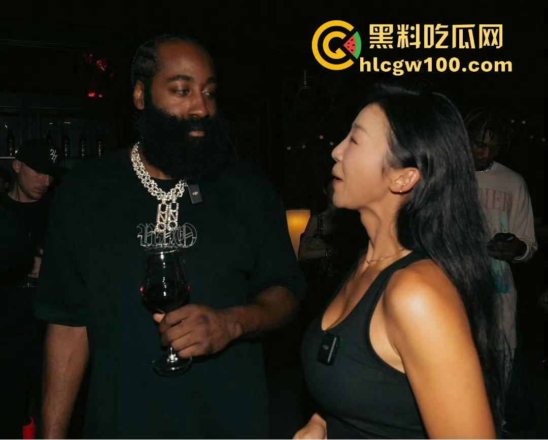 顶级大瓜！！CCTV5体育频道主持人【张曼源】直播漏奶，体育主持的身材真是极品，这奶子也够大。-1