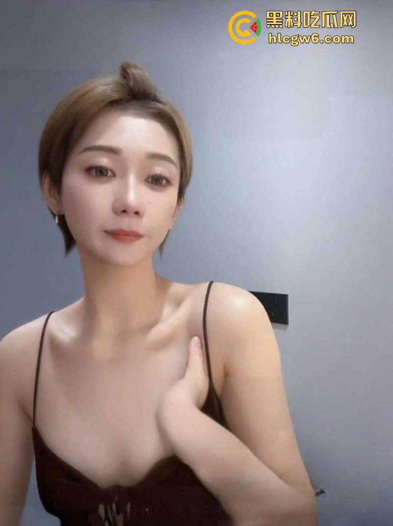 抖音25万粉短发御姐【小瑾v】全裸扣穴自慰原声福利 全裸扣穴自慰原声福利 外表清纯可爱实则风骚露骨！-6