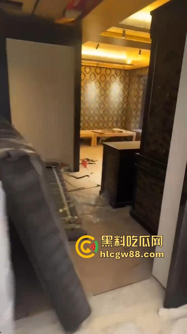 佛山小区惊现高端住宅墓园,业主直接把家改成骨灰堂,邻居吓得不敢回家,这TM谁顶得住?-7