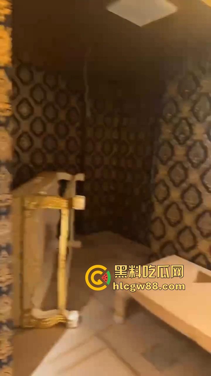 佛山小区惊现高端住宅墓园,业主直接把家改成骨灰堂,邻居吓得不敢回家,这TM谁顶得住?-8