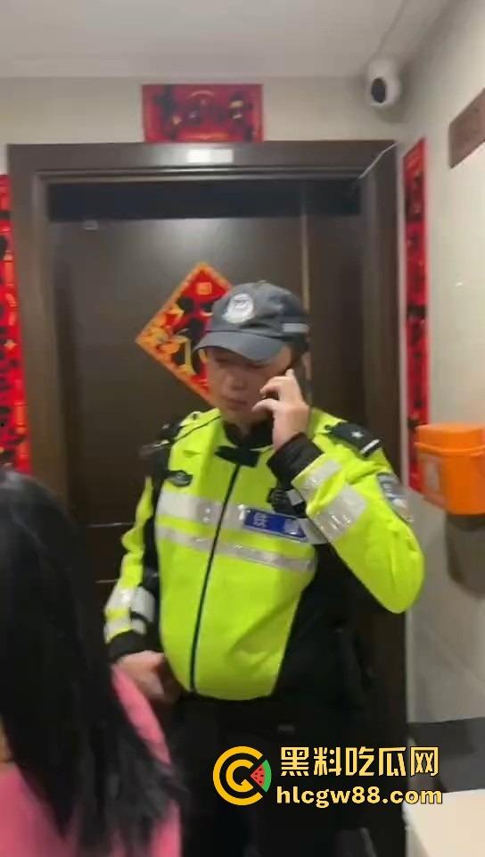 佛山小区惊现高端住宅墓园,业主直接把家改成骨灰堂,邻居吓得不敢回家,这TM谁顶得住?-14