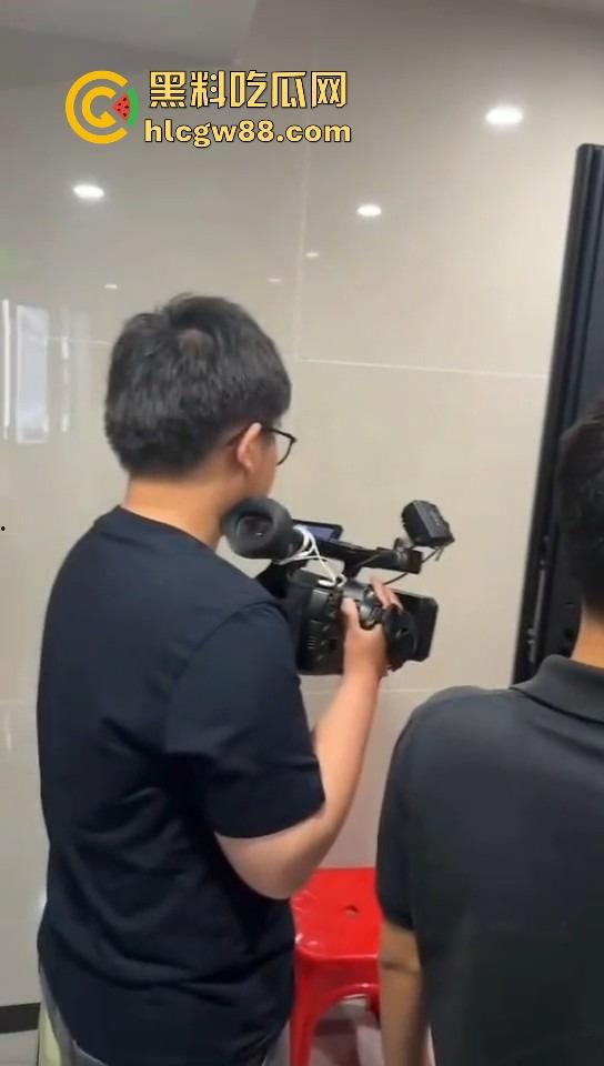 佛山小区惊现高端住宅墓园,业主直接把家改成骨灰堂,邻居吓得不敢回家,这TM谁顶得住?-15