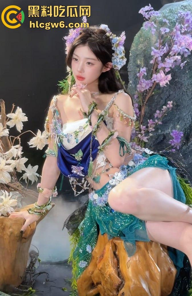 抖音376万粉丝网红『陈佳琪 』直播猫咪突然偷袭掀衣脱奶，白嫩巨乳一秒震撼全网，这意外太香了！-19