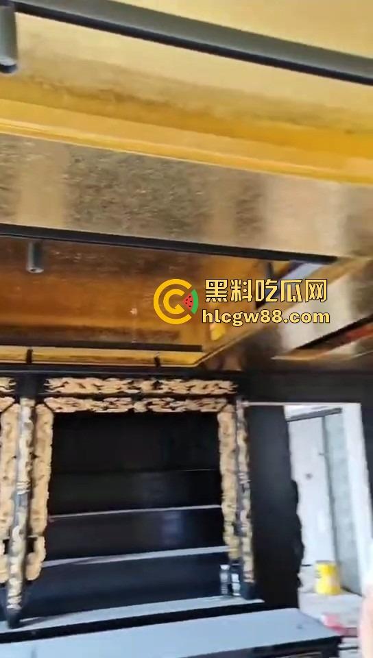 佛山小区惊现高端住宅墓园,业主直接把家改成骨灰堂,邻居吓得不敢回家,这TM谁顶得住?-18