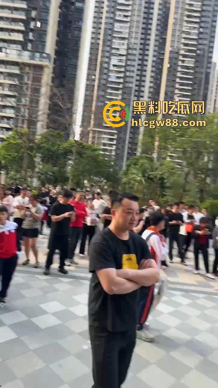 佛山小区惊现高端住宅墓园,业主直接把家改成骨灰堂,邻居吓得不敢回家,这TM谁顶得住?-19