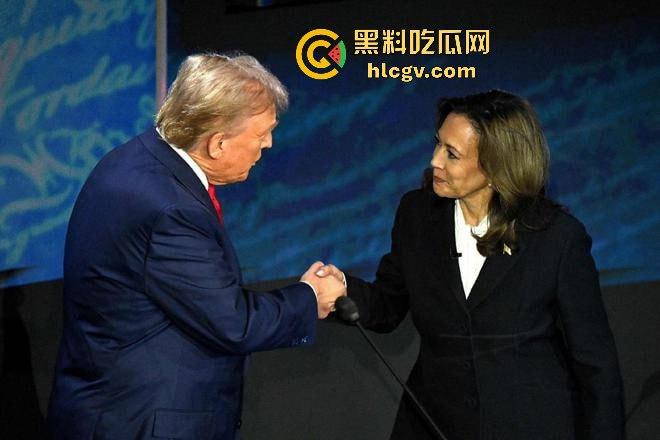 漂亮国选临近！特朗普与哈里斯线上互喷拉票，支持者纷纷加入大战上演爆笑互喷！-8