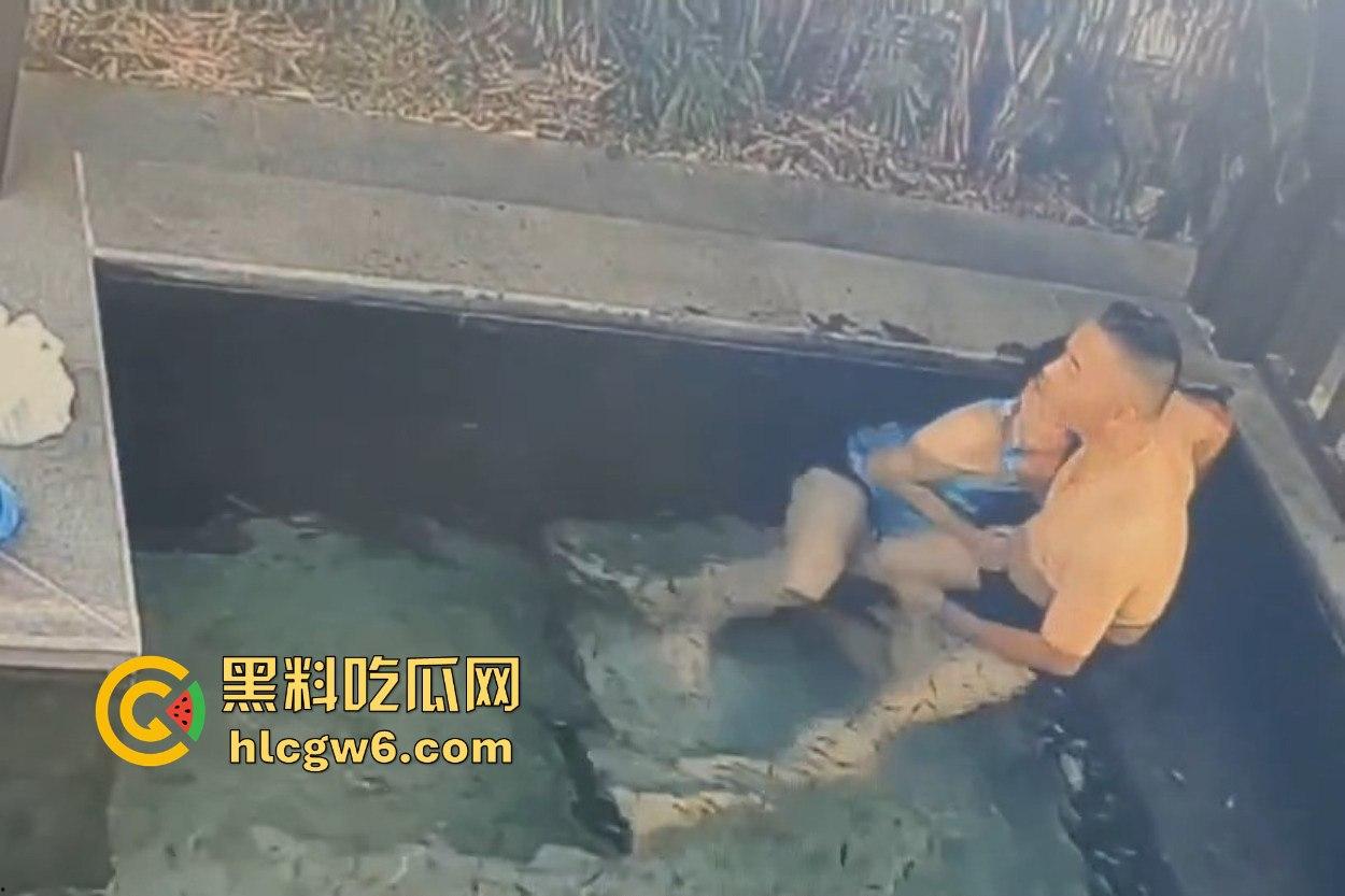 南京老骚逼真会玩 鱼疗池激情操逼玩铁锅炖 鱼被活活踩死干死满池漂着小鱼尸体 工作人员当场骂娘！-13