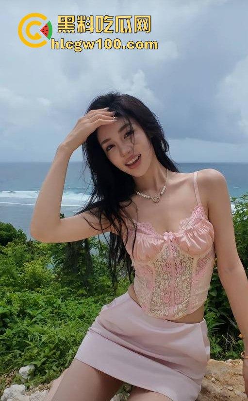 抖音反差婊【殷萧童】的大瓜吃了吗，直播双开一半抖音一半黄播的女主现化身名媛妄想挣脱互联网记忆。-11