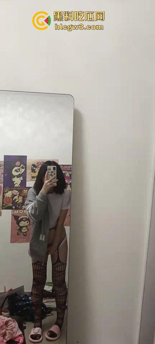 清纯高中生自拍震撼曝光，粉嫩肉穴掰开自慰，娇喘一口一个爸爸，这反差让人顶不住！-2