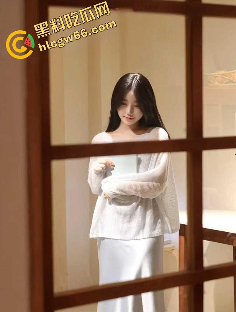 传媒院校白月光女神【灵灵】宿舍掰穴自慰视频流出,逼水拉丝半米长,背地里浪得逼都快自燃了!-2