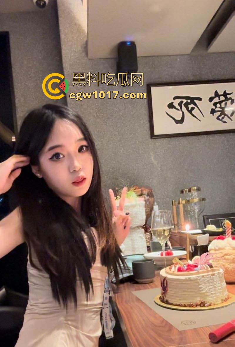 鲁迅美术学院极品女大【林思瑶】露脸啪啪视频流出,早起震动棒大屌双插嫩逼唤醒美好一天,女上位打桩揉阴蒂喷汁!-1