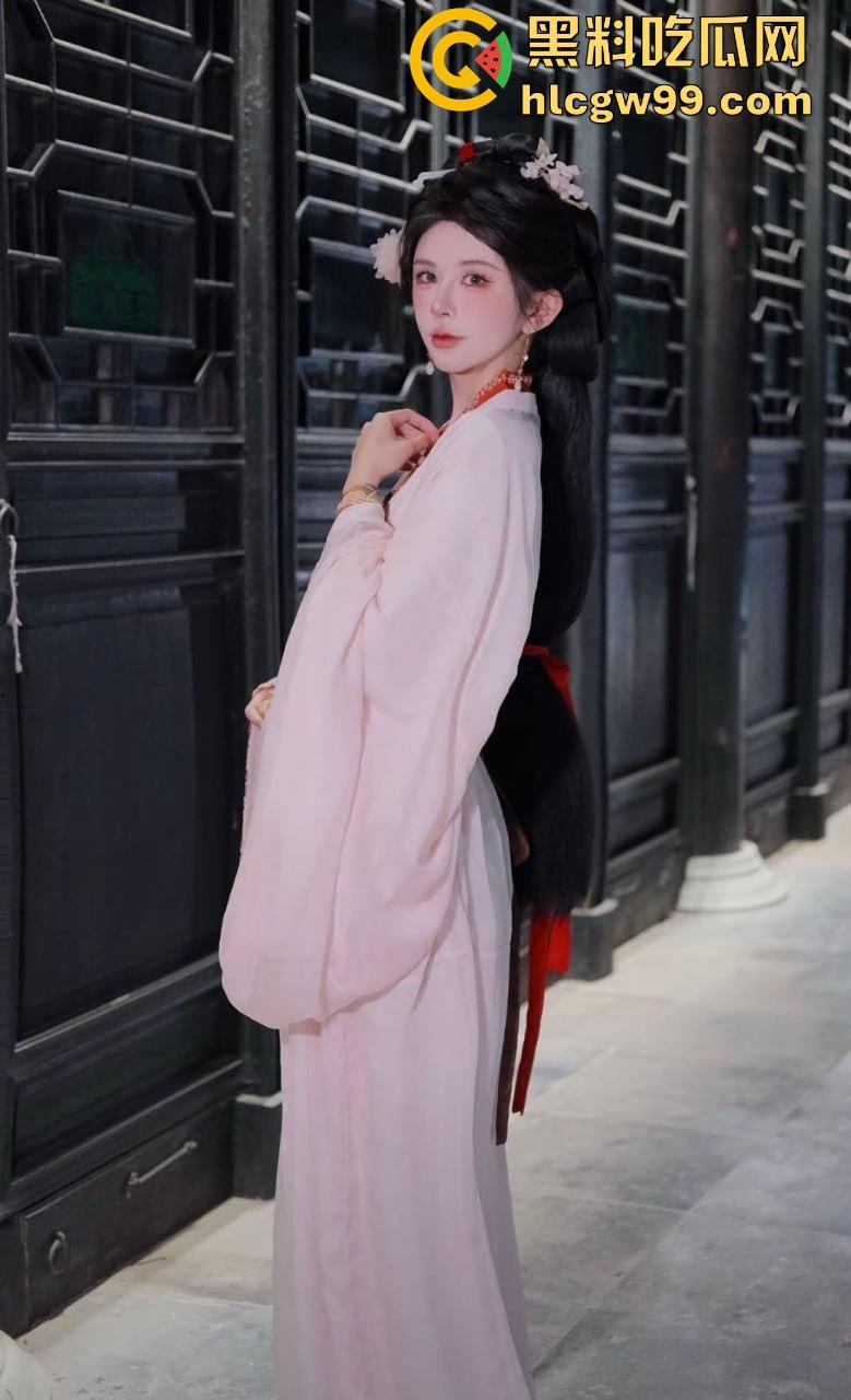 【上海故事汇】小心人贩子人妖张萌，这乡下妖精靠卖人骗屌混饭吃，假逼修得稀烂还出台卖肉！-11