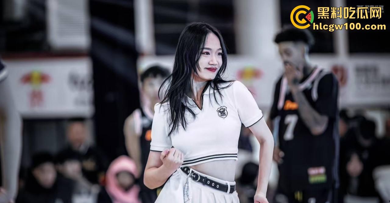 新年第一瓜!福建华侨大学啦啦队女神『应亚菲』背着男友跨年约炮,炮友发视频挑衅感谢新年礼物伤害拉满了!-5