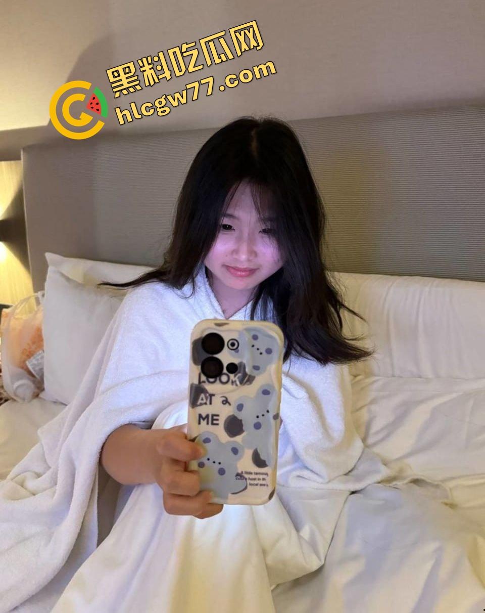 长沙女高『杨娜』白天是人晚上是牲口，被包养后成了舔蛋接精不戴套的高级母狗！-1