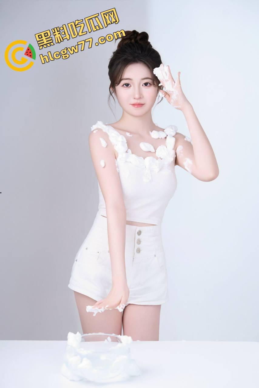 海角乱伦大神周末电竞酒店迷陷亲妹石榴裙，强吻抠抠坑偷偷拔套狂射粉逼，菊花被粗棒捅烂浪叫如狗！-4