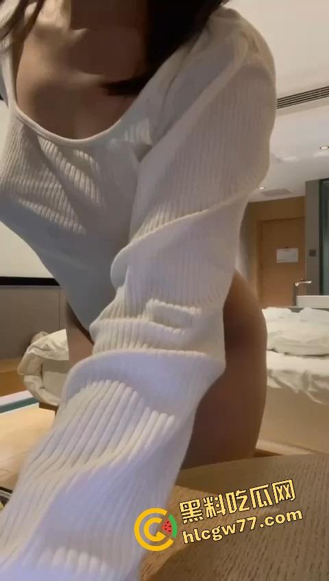 珠海学院研究生【章欣欣】包养到淫化,嫩穴被插黑,后入翘臀爽爆,每次舔棒都求射嘴里,骚得太上头!-12