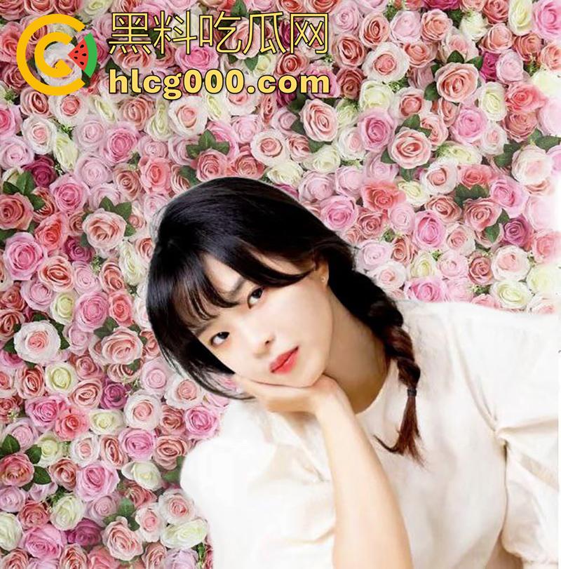 湖南医专母狗【谢妹妹】，大奶翘臀极品学生妹，上了大学放飞自我，约炮体育生学长，自慰视频曝光！-3