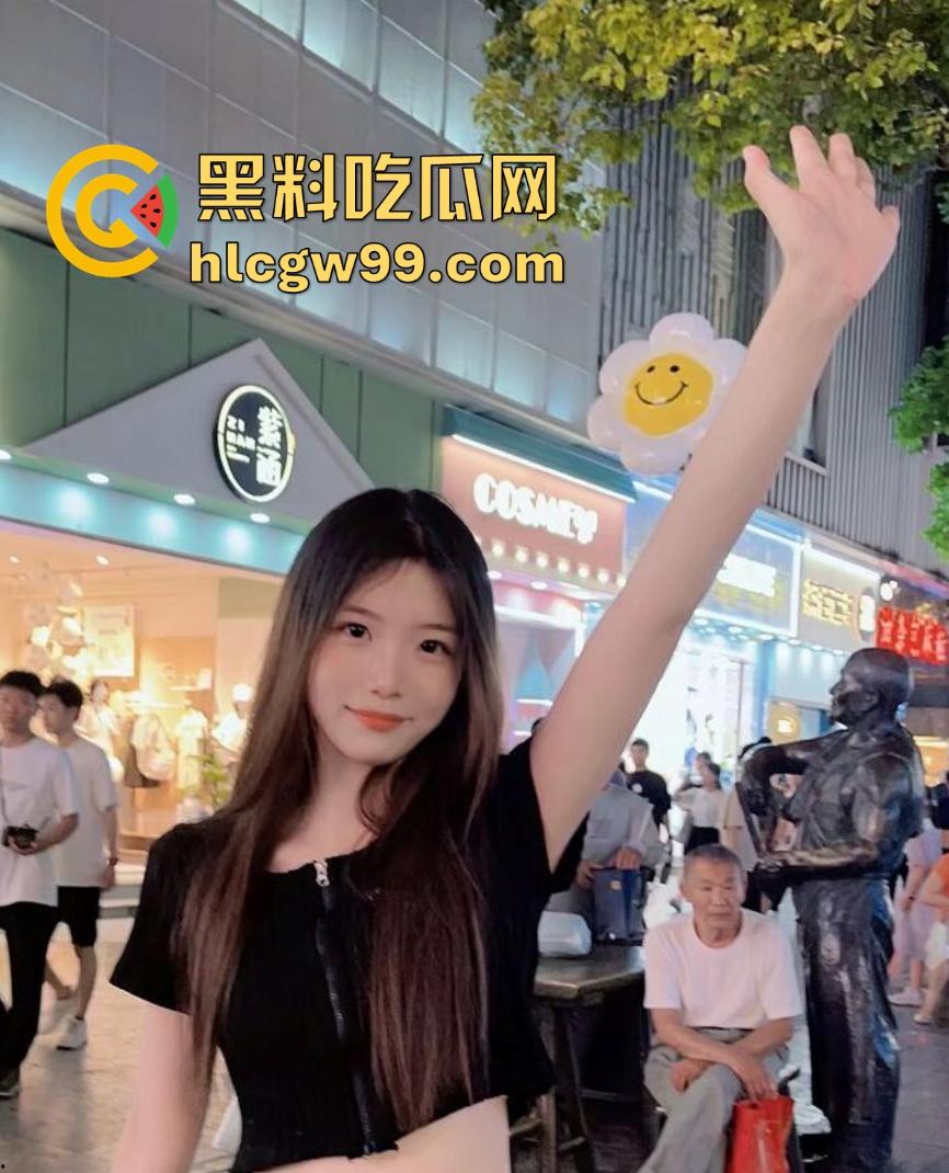 网友投稿!湖北黄冈站极品反差母狗【吴童】出轨被男友曝光性爱视频,烂货骚逼被多人玩的阴唇都翻了。-4